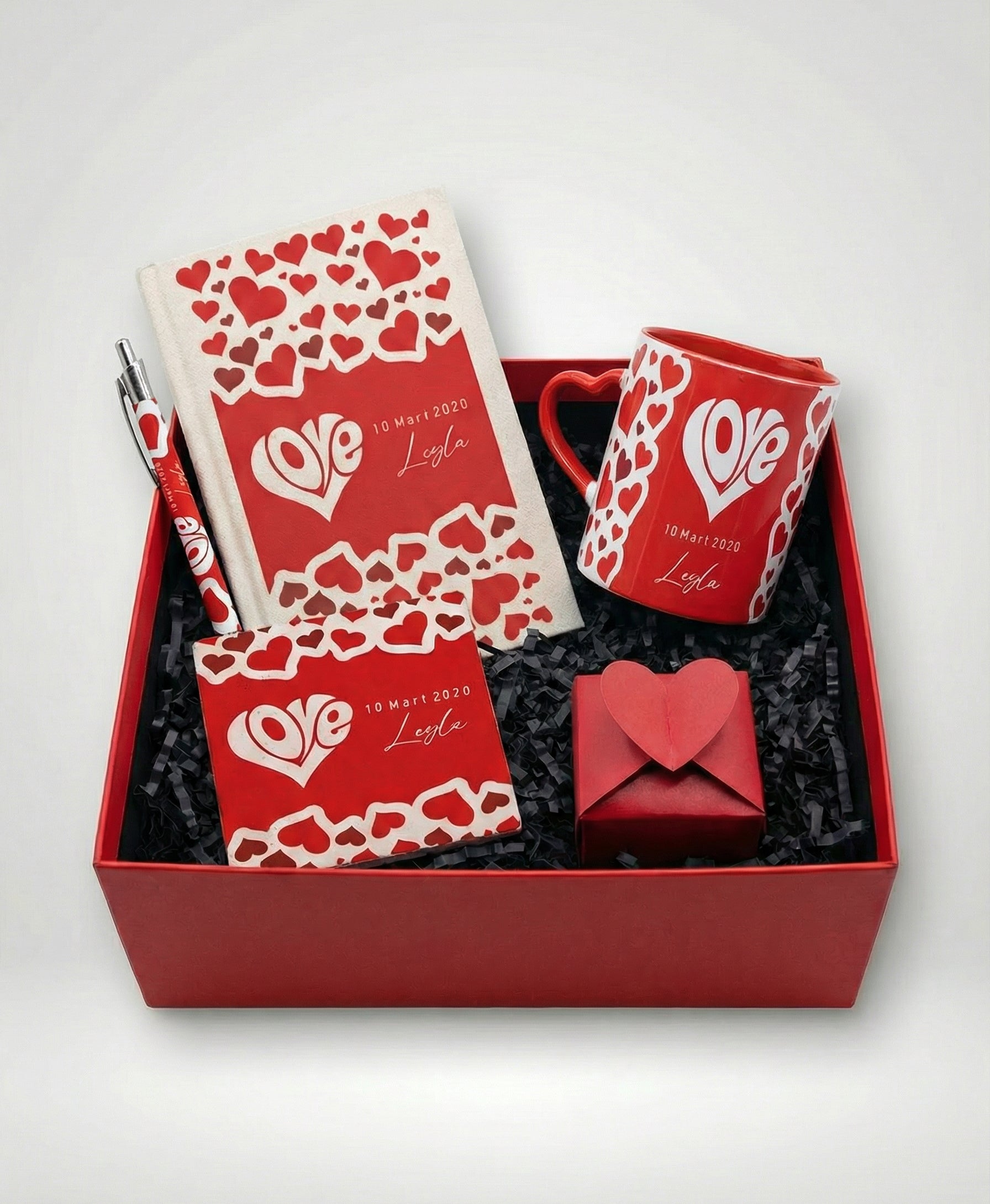 LoveKalpMug0001.jpg LoveKalp Kalp Kulplu Kupa Özel Kutu (İsim Tarih Baskılı) - Görsel 1