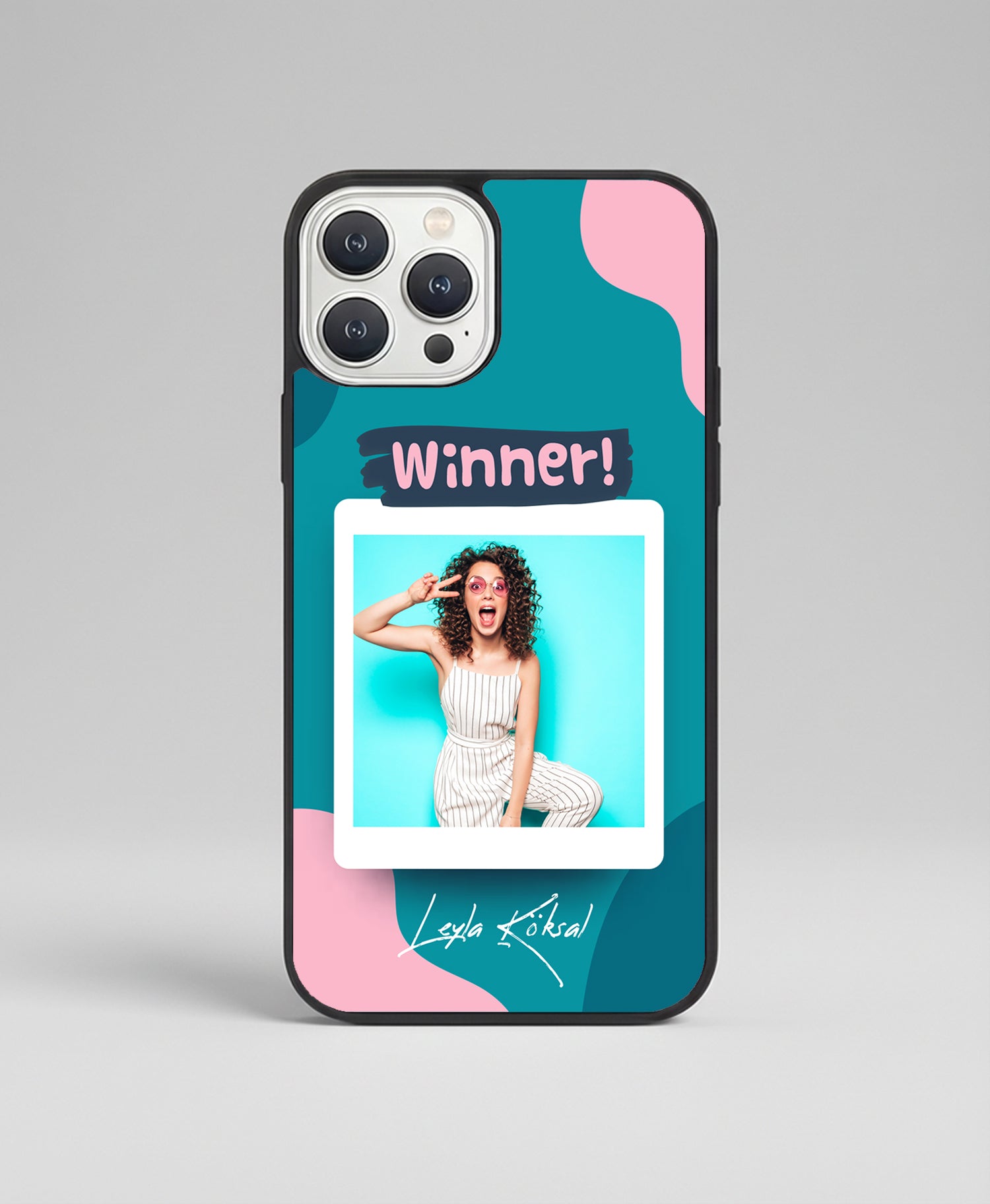 iphone16pro-9.jpg Kişiye Özel iPhone Telefon Kılıfı Polaroid Winner (Fotoğraflı & İsimli) | tasarla kutla - Görsel 1